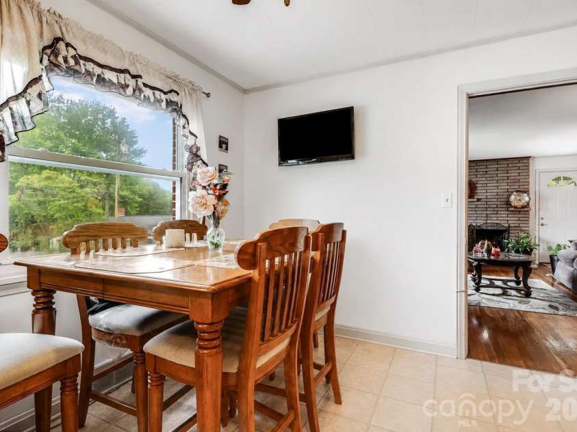 4 Brad Street, Asheville, NC 28803.  MLS# CAR4404009, YatesRealty ID 37835. 