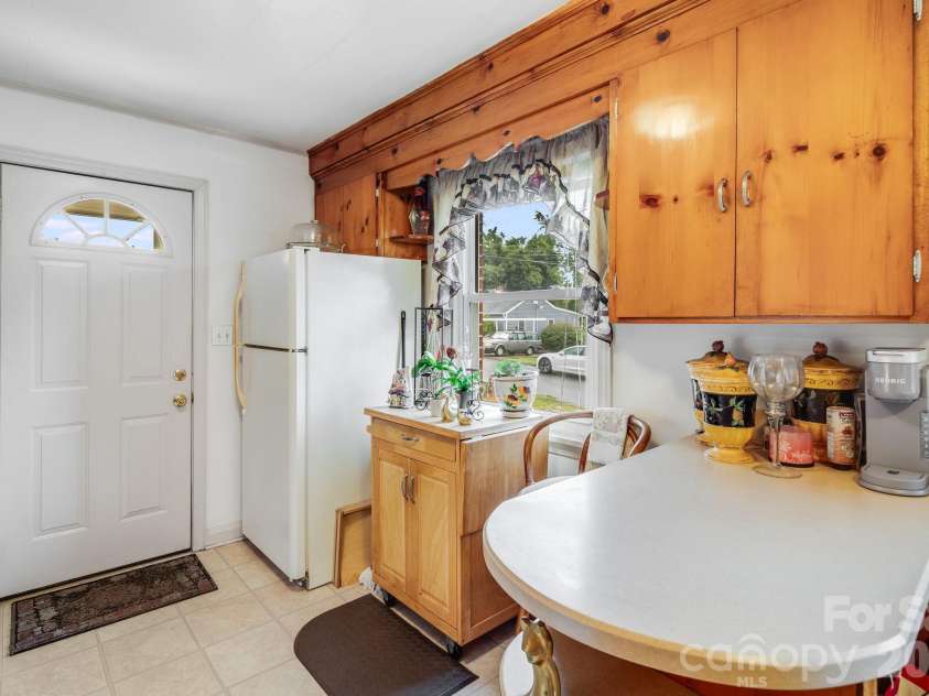 4 Brad Street, Asheville, NC 28803.  MLS# CAR4404009, YatesRealty ID 37835. 