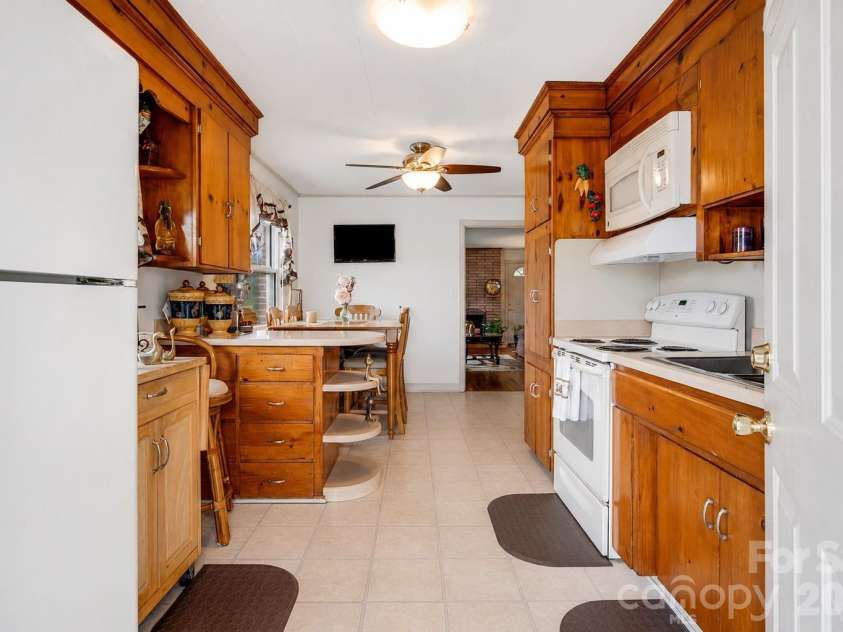 4 Brad Street, Asheville, NC 28803.  MLS# CAR4404009, YatesRealty ID 37835. 