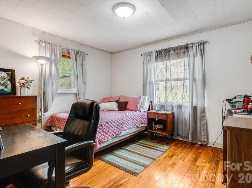 4 Brad Street, Asheville, NC 28803.  MLS# CAR4404009, YatesRealty ID 37835. 