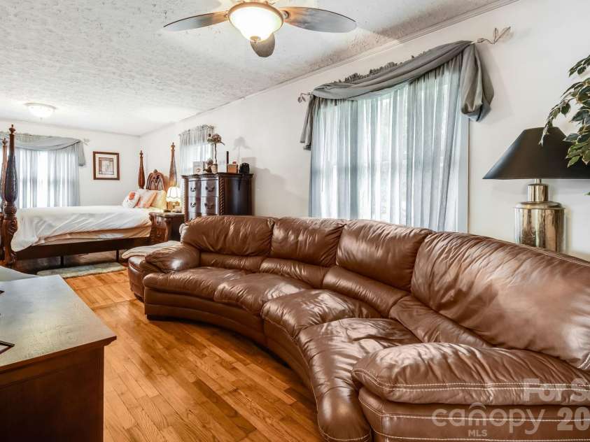4 Brad Street, Asheville, NC 28803.  MLS# CAR4404009, YatesRealty ID 37835. 