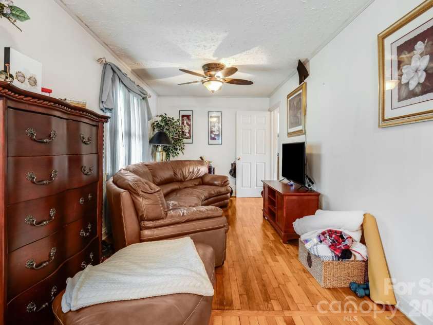 4 Brad Street, Asheville, NC 28803.  MLS# CAR4404009, YatesRealty ID 37835. 