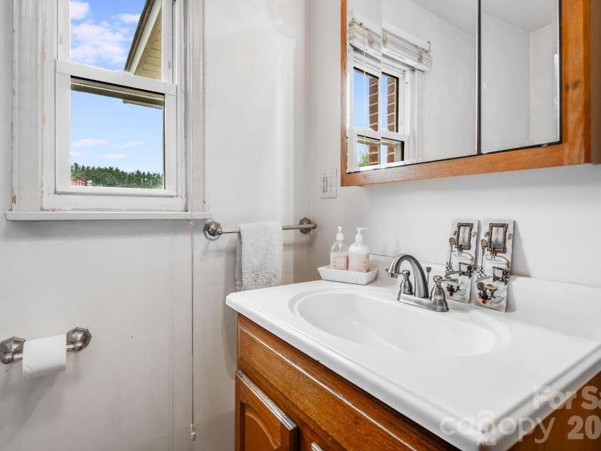 4 Brad Street, Asheville, NC 28803.  MLS# CAR4404009, YatesRealty ID 37835. 
