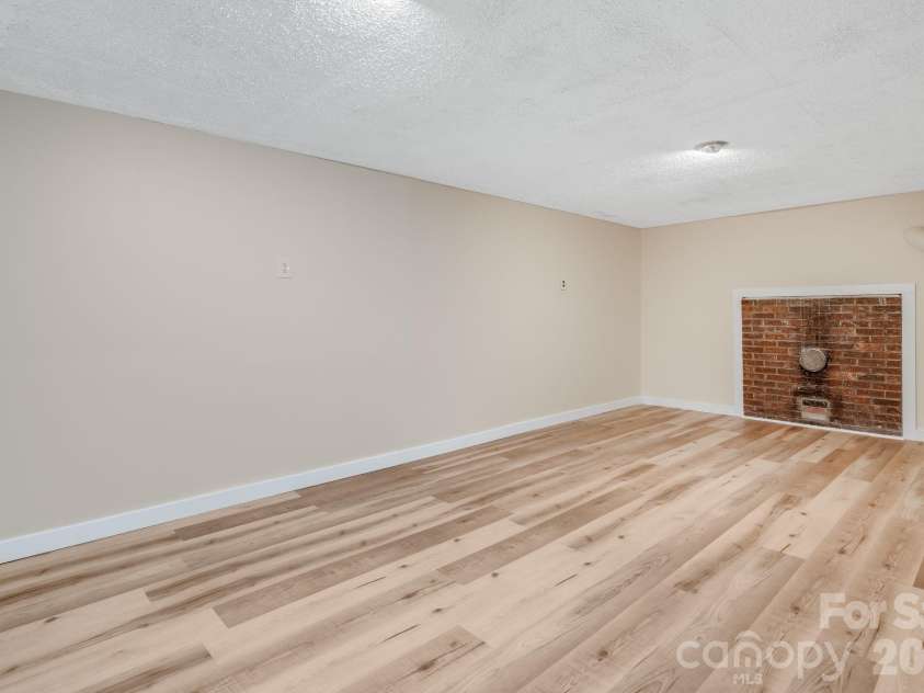4 Brad Street, Asheville, NC 28803.  MLS# CAR4404009, YatesRealty ID 37835. 