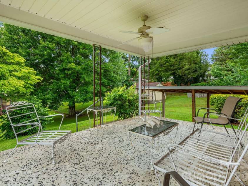4 Brad Street, Asheville, NC 28803.  MLS# CAR4404009, YatesRealty ID 37835. 