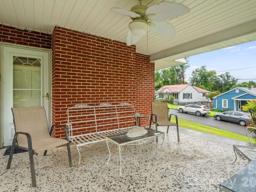 4 Brad Street, Asheville, NC 28803.  MLS# CAR4404009, YatesRealty ID 37835. 