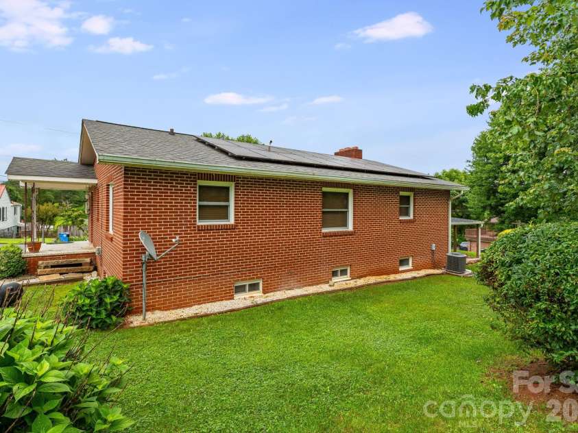 4 Brad Street, Asheville, NC 28803.  MLS# CAR4404009, YatesRealty ID 37835. 