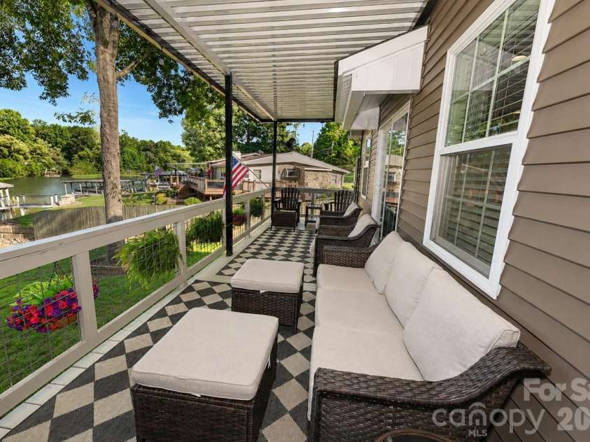 6208 Vandresser Point, Hickory, NC 28601.  MLS# CAR4404972, YatesRealty ID 37837. 