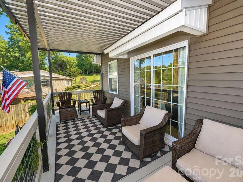 6208 Vandresser Point, Hickory, NC 28601.  MLS# CAR4404972, YatesRealty ID 37837. 