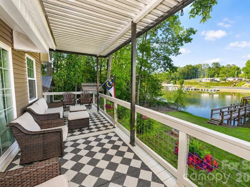 6208 Vandresser Point, Hickory, NC 28601.  MLS# CAR4404972, YatesRealty ID 37837. 