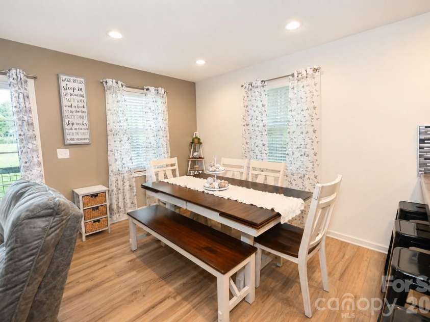 6208 Vandresser Point, Hickory, NC 28601.  MLS# CAR4404972, YatesRealty ID 37837. 