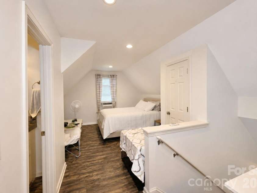 6208 Vandresser Point, Hickory, NC 28601.  MLS# CAR4404972, YatesRealty ID 37837. 