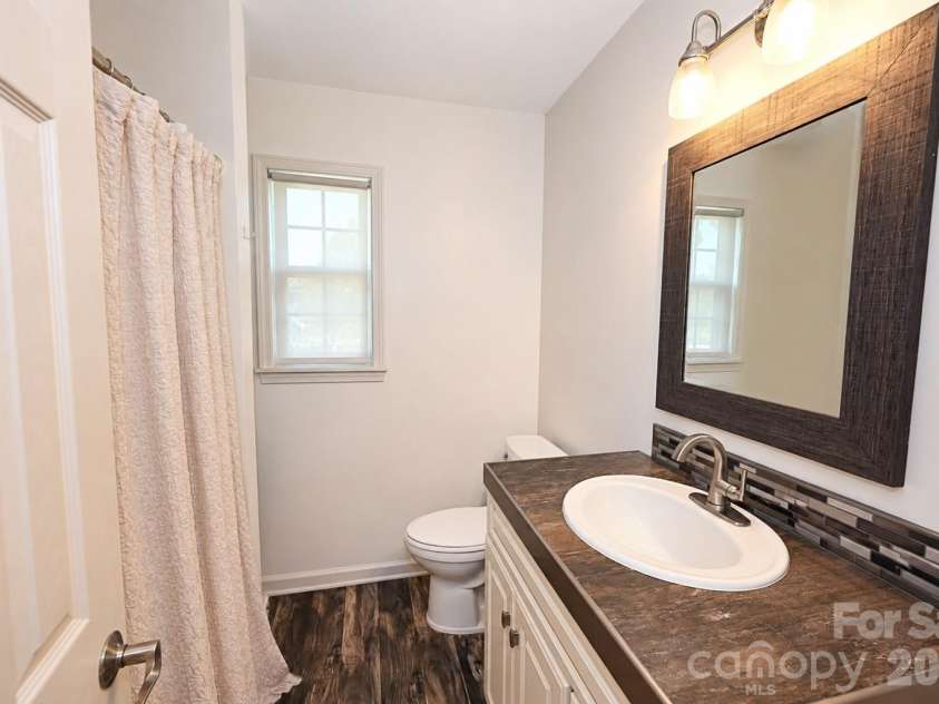 6208 Vandresser Point, Hickory, NC 28601.  MLS# CAR4404972, YatesRealty ID 37837. 