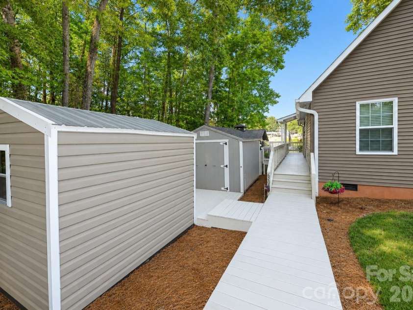6208 Vandresser Point, Hickory, NC 28601.  MLS# CAR4404972, YatesRealty ID 37837. 