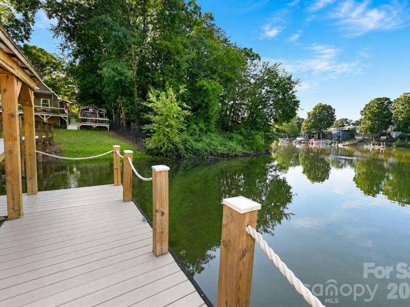 6208 Vandresser Point, Hickory, NC 28601.  MLS# CAR4404972, YatesRealty ID 37837. 