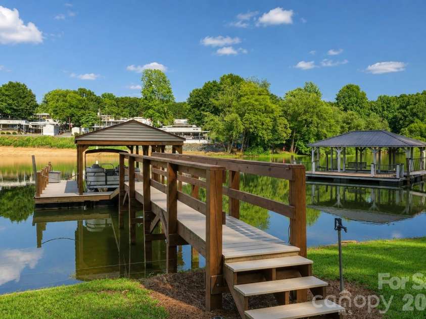 6208 Vandresser Point, Hickory, NC 28601.  MLS# CAR4404972, YatesRealty ID 37837. 