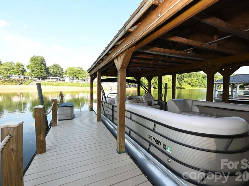 6208 Vandresser Point, Hickory, NC 28601.  MLS# CAR4404972, YatesRealty ID 37837. 