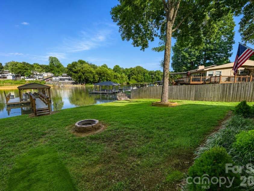 6208 Vandresser Point, Hickory, NC 28601.  MLS# CAR4404972, YatesRealty ID 37837. 