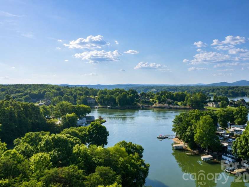 6208 Vandresser Point, Hickory, NC 28601.  MLS# CAR4404972, YatesRealty ID 37837. 