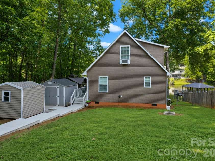 6208 Vandresser Point, Hickory, NC 28601.  MLS# CAR4404972, YatesRealty ID 37837. 