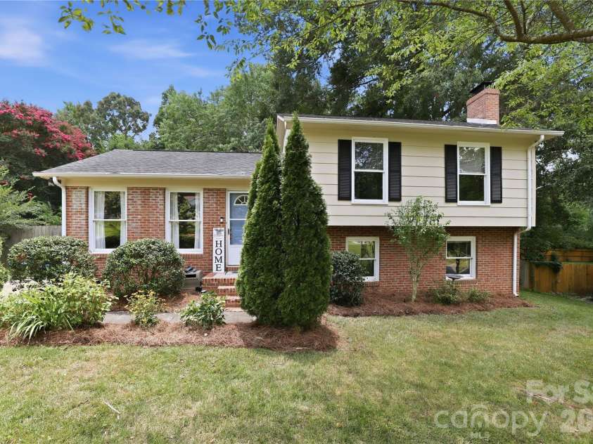 6337 Welford Road, Charlotte, NC 28211.  MLS# CAR4404459, YatesRealty ID 37839. 