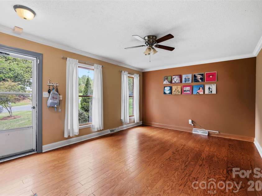 6337 Welford Road, Charlotte, NC 28211.  MLS# CAR4404459, YatesRealty ID 37839. 