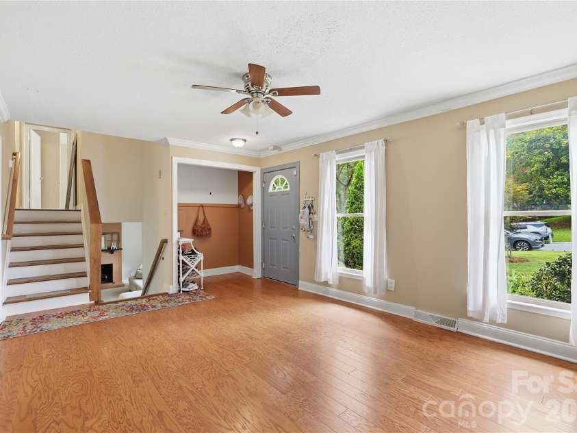 6337 Welford Road, Charlotte, NC 28211.  MLS# CAR4404459, YatesRealty ID 37839. 