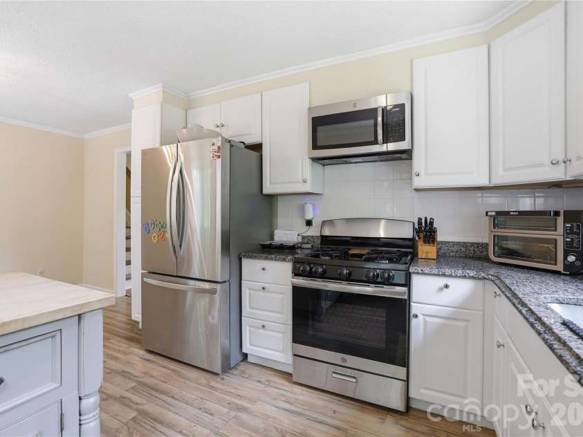 6337 Welford Road, Charlotte, NC 28211.  MLS# CAR4404459, YatesRealty ID 37839. 