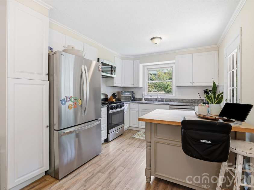 6337 Welford Road, Charlotte, NC 28211.  MLS# CAR4404459, YatesRealty ID 37839. 