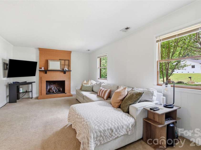 6337 Welford Road, Charlotte, NC 28211.  MLS# CAR4404459, YatesRealty ID 37839. 