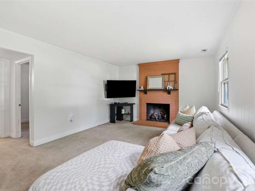 6337 Welford Road, Charlotte, NC 28211.  MLS# CAR4404459, YatesRealty ID 37839. 