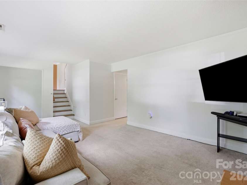 6337 Welford Road, Charlotte, NC 28211.  MLS# CAR4404459, YatesRealty ID 37839. 