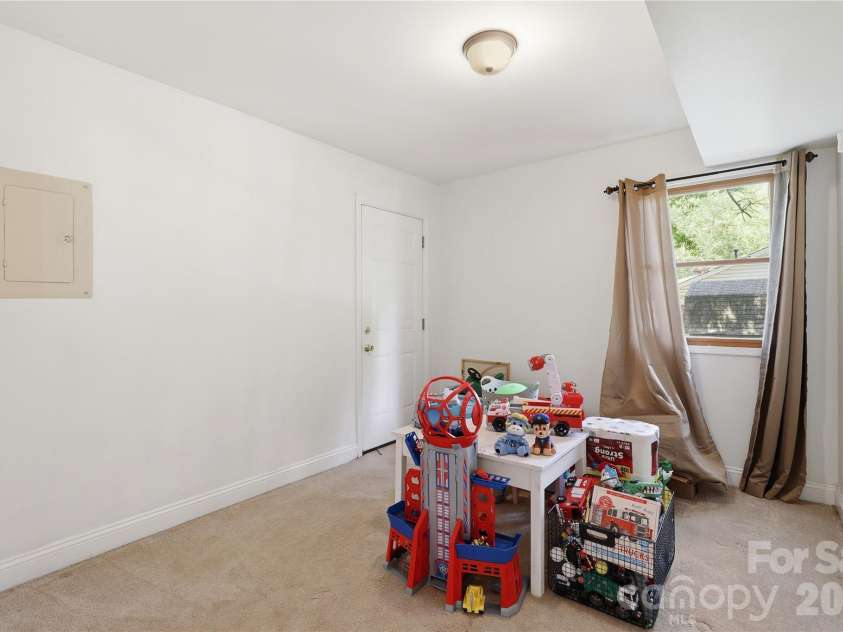6337 Welford Road, Charlotte, NC 28211.  MLS# CAR4404459, YatesRealty ID 37839. 