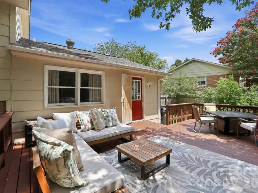 6337 Welford Road, Charlotte, NC 28211.  MLS# CAR4404459, YatesRealty ID 37839. 
