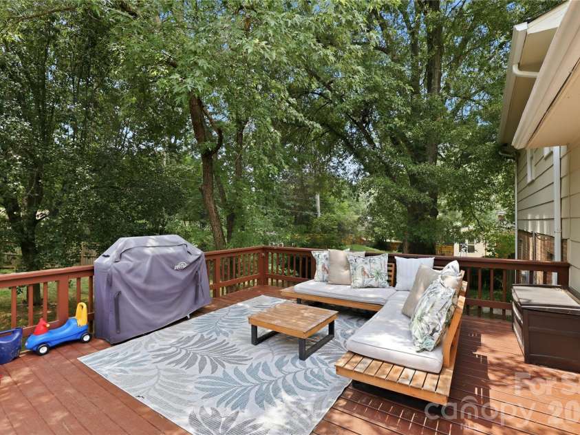 6337 Welford Road, Charlotte, NC 28211.  MLS# CAR4404459, YatesRealty ID 37839. 