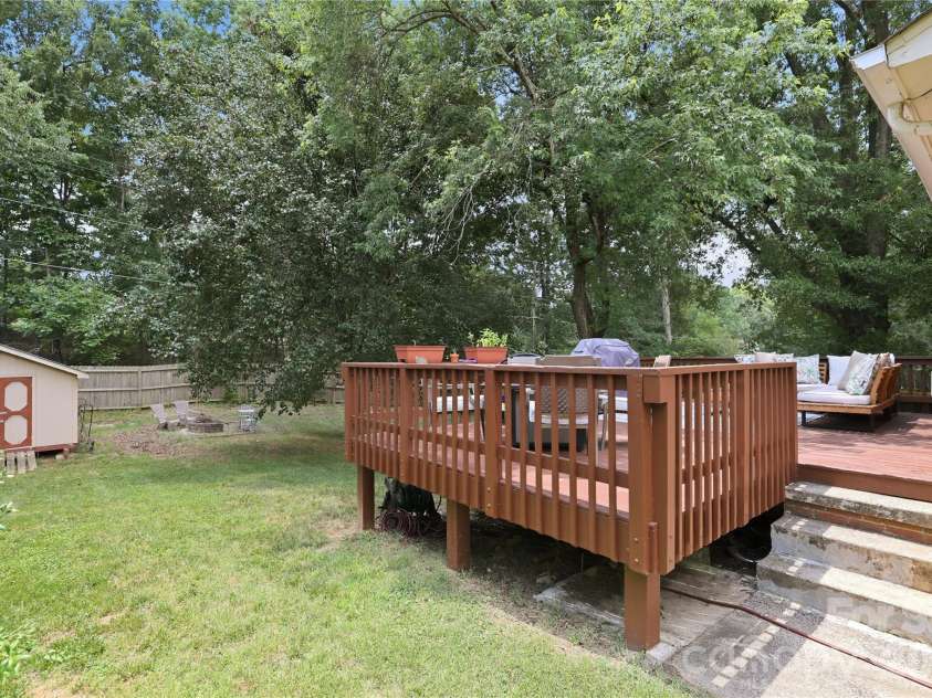 6337 Welford Road, Charlotte, NC 28211.  MLS# CAR4404459, YatesRealty ID 37839. 
