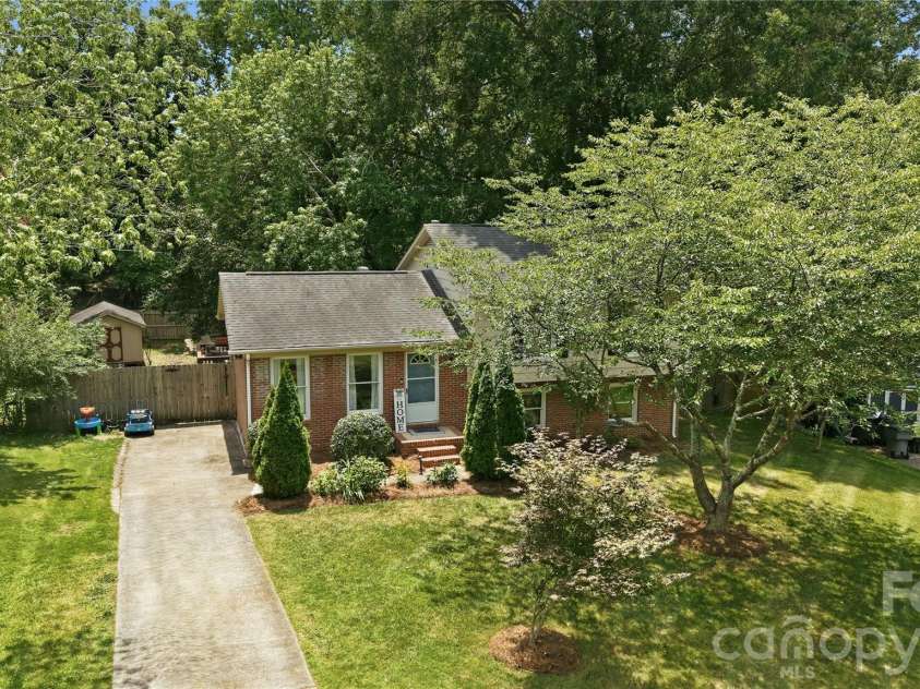 6337 Welford Road, Charlotte, NC 28211.  MLS# CAR4404459, YatesRealty ID 37839. 