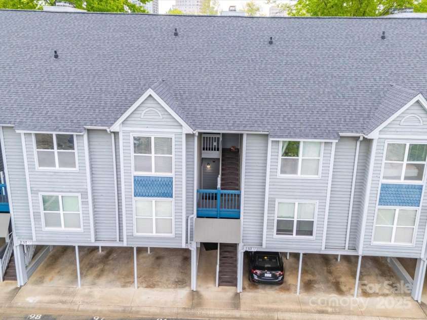517 Graham Street, Charlotte, NC 28202.  MLS# CAR4247930, YatesRealty ID 3784. Welcome Home