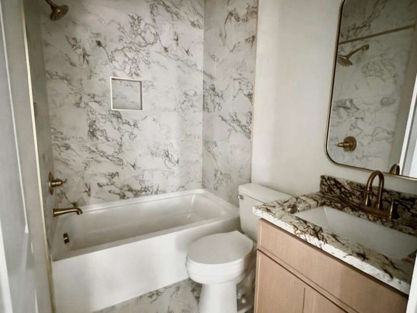 641 Knollwood Circle, Albemarle, NC 28001.  MLS# CAR4405399, YatesRealty ID 37840. Guest Bathroom