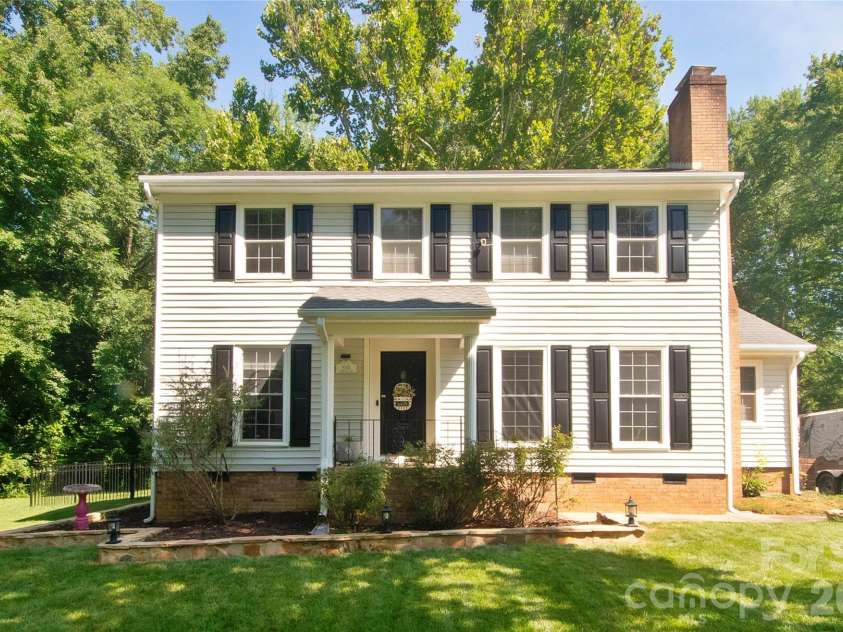 8301 Abercorn Lane, Charlotte, NC 28227.  MLS# CAR4404705, YatesRealty ID 37841. 