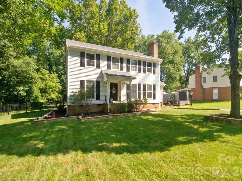 8301 Abercorn Lane, Charlotte, NC 28227.  MLS# CAR4404705, YatesRealty ID 37841. 