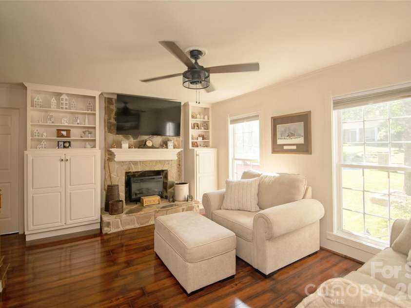 8301 Abercorn Lane, Charlotte, NC 28227.  MLS# CAR4404705, YatesRealty ID 37841. 