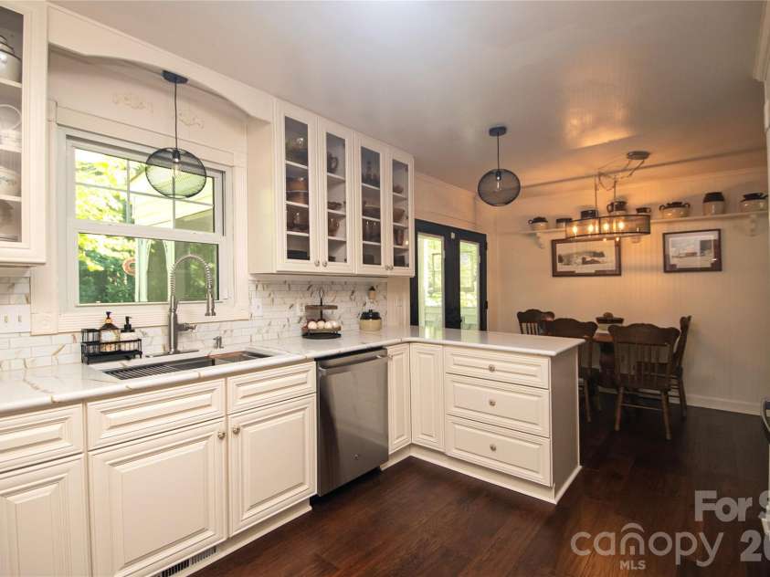8301 Abercorn Lane, Charlotte, NC 28227.  MLS# CAR4404705, YatesRealty ID 37841. 