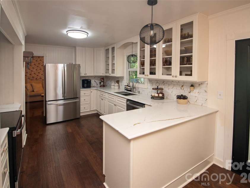 8301 Abercorn Lane, Charlotte, NC 28227.  MLS# CAR4404705, YatesRealty ID 37841. 