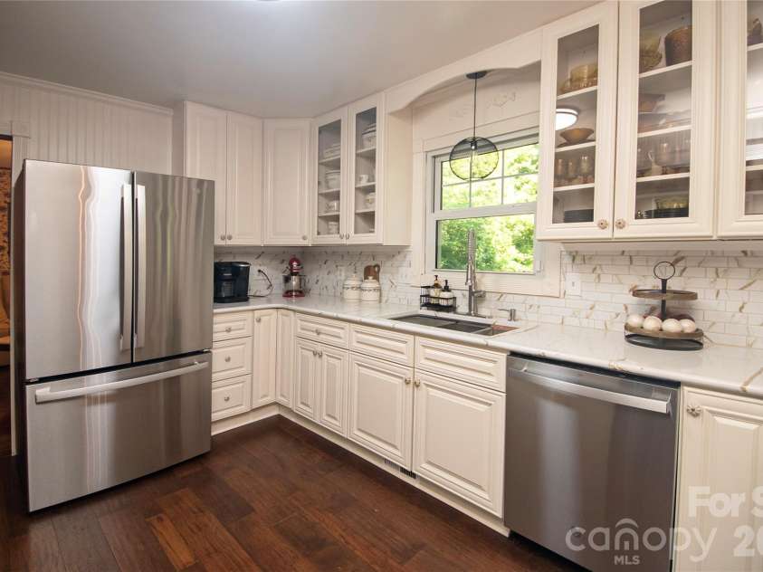 8301 Abercorn Lane, Charlotte, NC 28227.  MLS# CAR4404705, YatesRealty ID 37841. 