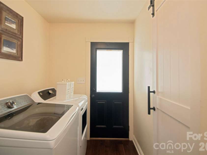 8301 Abercorn Lane, Charlotte, NC 28227.  MLS# CAR4404705, YatesRealty ID 37841. 