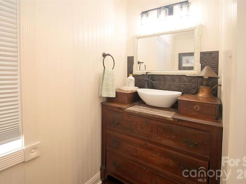 8301 Abercorn Lane, Charlotte, NC 28227.  MLS# CAR4404705, YatesRealty ID 37841. 
