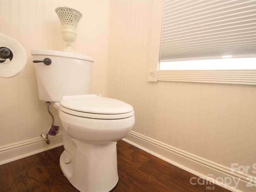 8301 Abercorn Lane, Charlotte, NC 28227.  MLS# CAR4404705, YatesRealty ID 37841. 