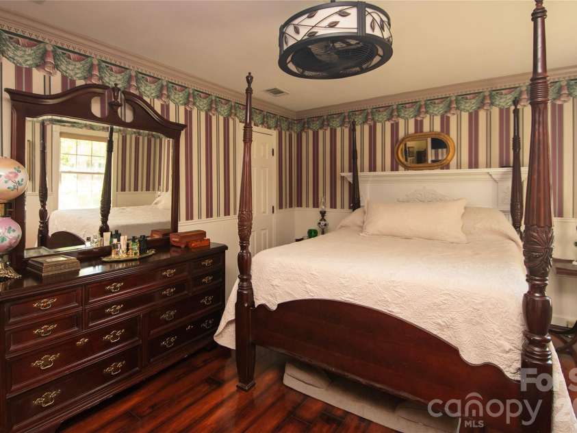 8301 Abercorn Lane, Charlotte, NC 28227.  MLS# CAR4404705, YatesRealty ID 37841. 