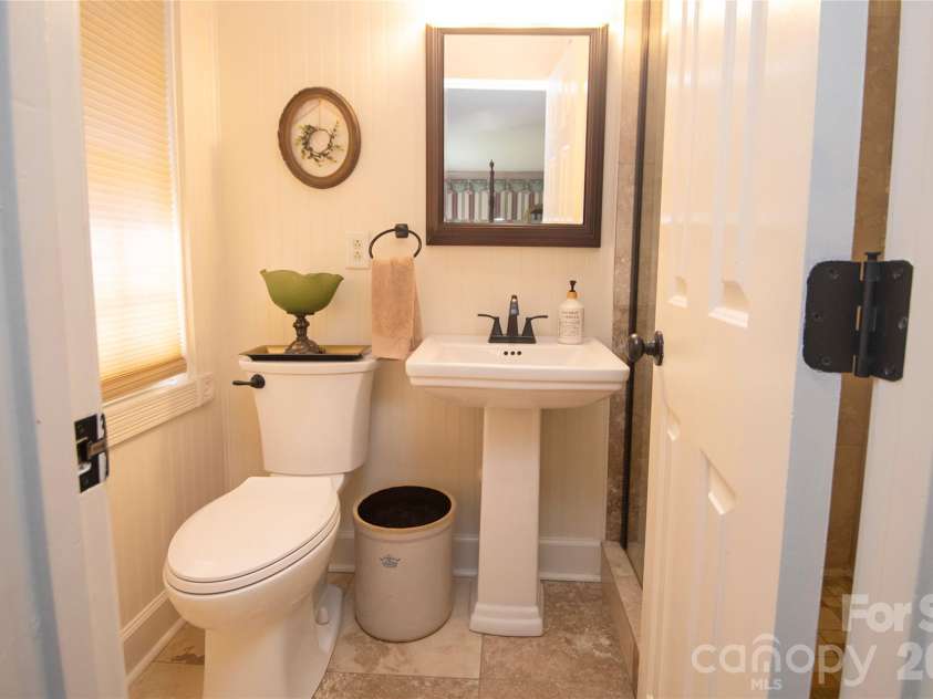 8301 Abercorn Lane, Charlotte, NC 28227.  MLS# CAR4404705, YatesRealty ID 37841. 